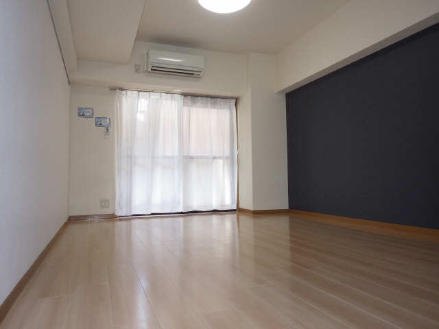 居室・リビング　アクセントクロスがオシャレですね