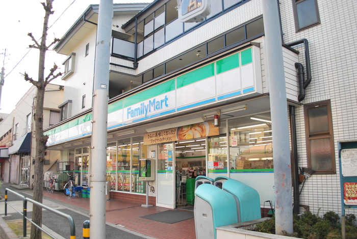 コンビニ　ファミリーマート（コンビニ）まで225m