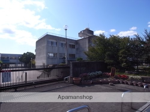 小学校　生駒東小学校（小学校）まで528m