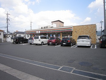 コンビニ　セブンイレブン広島川内店（コンビニ）まで270m
