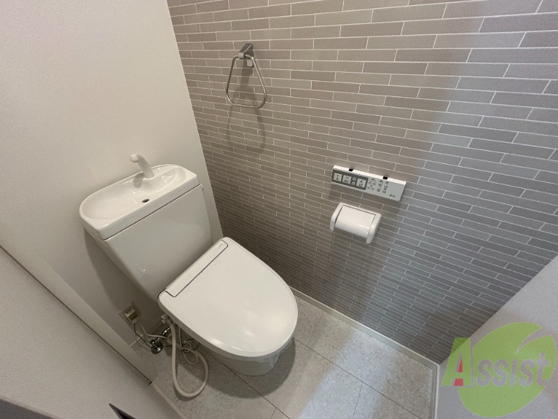 トイレ　トイレは便利なウォッシュレット機能が付いています。