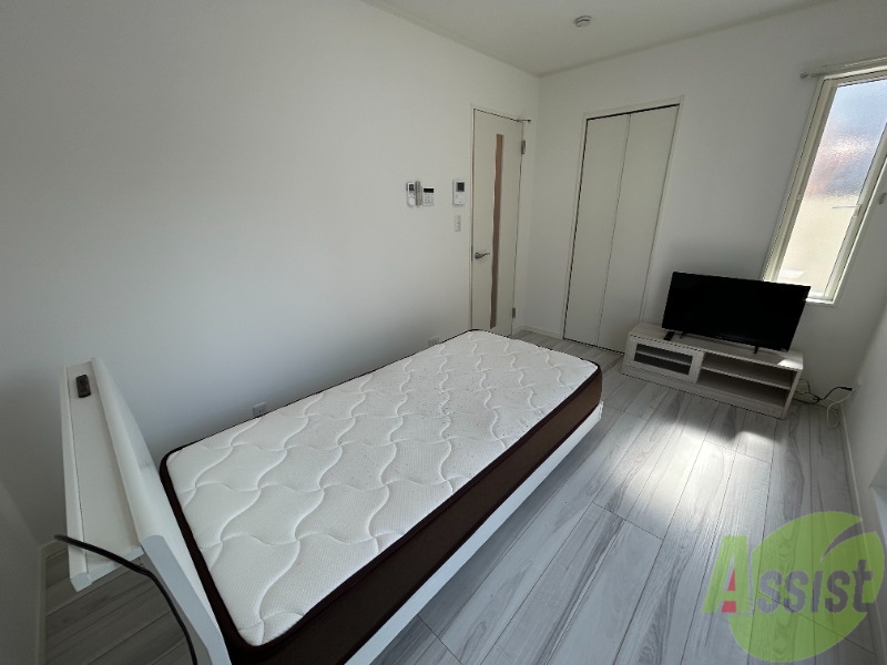 その他部屋・スペース　ベッドが置いてあるので、広さがイメージしやすいですね。