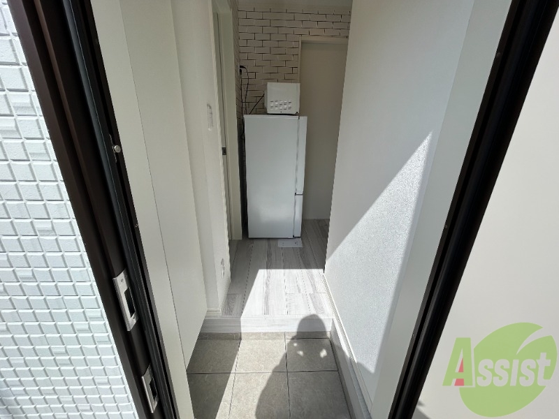 玄関　玄関からはこんな感じ。丁度いい高さのステップがあります。