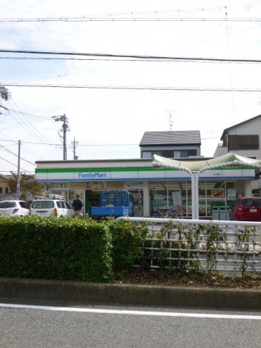 コンビニ　ファミリーマート 山下通店（コンビニ）まで143m