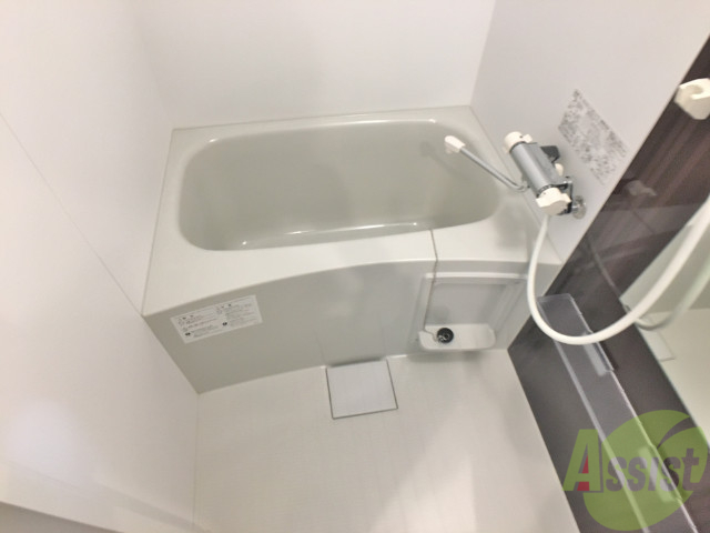 バス・シャワールーム　落ち着いたデザインのバスルーム。ゆったりできそうです。