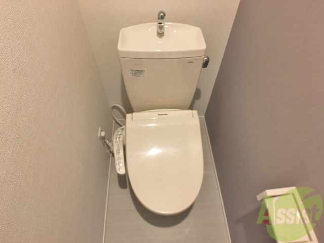 トイレ　ウォシュレット機能がついたトイレです。安心して使用できますね
