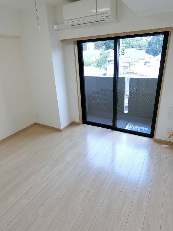 居室・リビング　※同物件、別部屋になります。