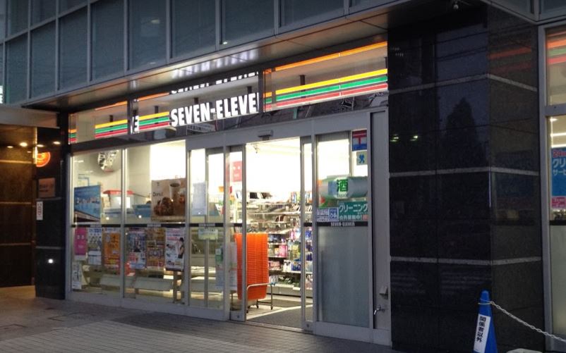 コンビニ　セブンイレブン代々木イースト店（コンビニ）まで247m
