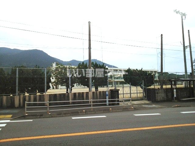 小学校　雲仙市立千々石第一小学校（小学校）まで288m