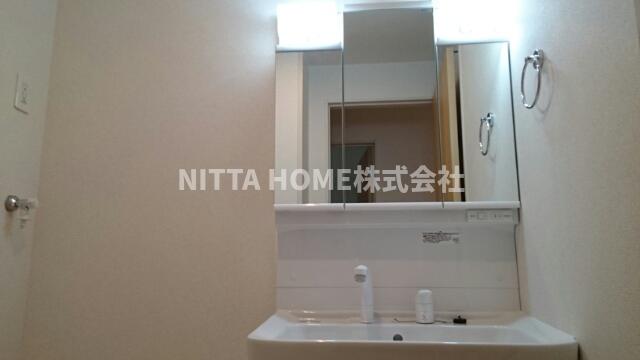 洗面設備　独立洗面化粧台で身支度はバッチリ◎