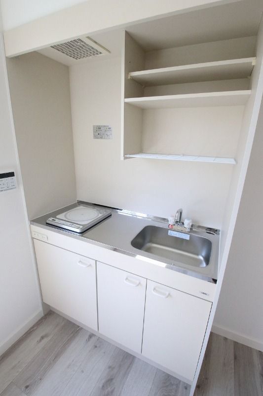 キッチン　ｃｈｅｚ　Ｌｕｃｅ　Ｈｏｎｇｏ(シェルーチェホンゴウ)