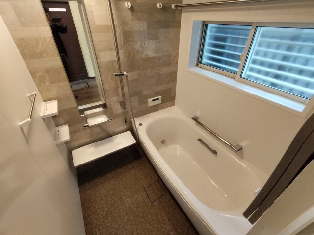 バス・シャワールーム　1階お風呂