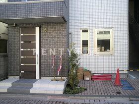 エントランス　落ち着いたエントランスです