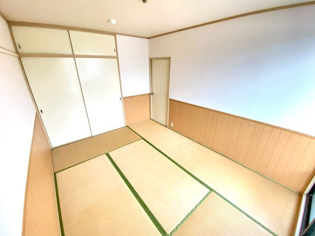 その他設備　※別部屋の写真を貼っております。実際には側面に出窓がございま