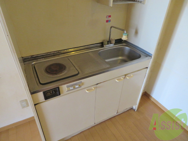 キッチン　すでに備え付けられているシステムキッチン。