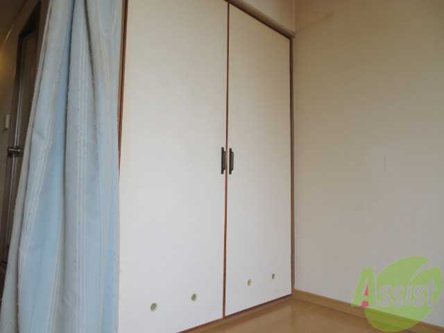 収納　クローゼットも備え付けてあります。中が気になります。