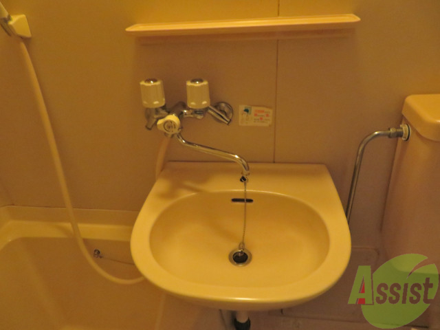 洗面設備　洗面が付いていると朝の準備もはかどりそうです。