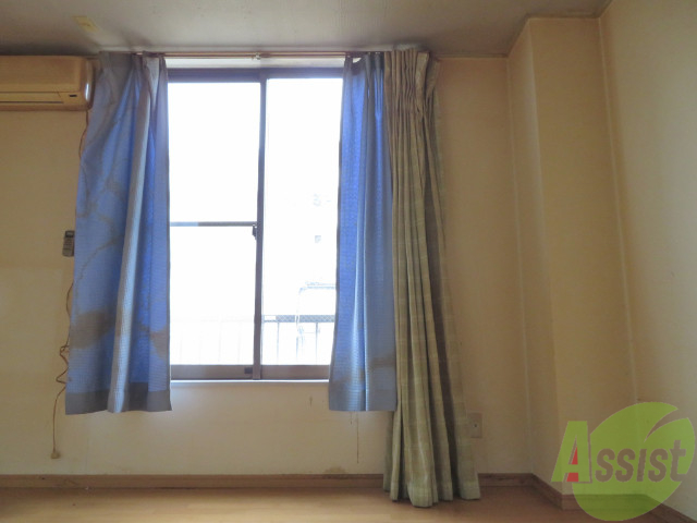 居室・リビング　洋室は６帖とちょうどいい広さ。落ち着きそうですね～