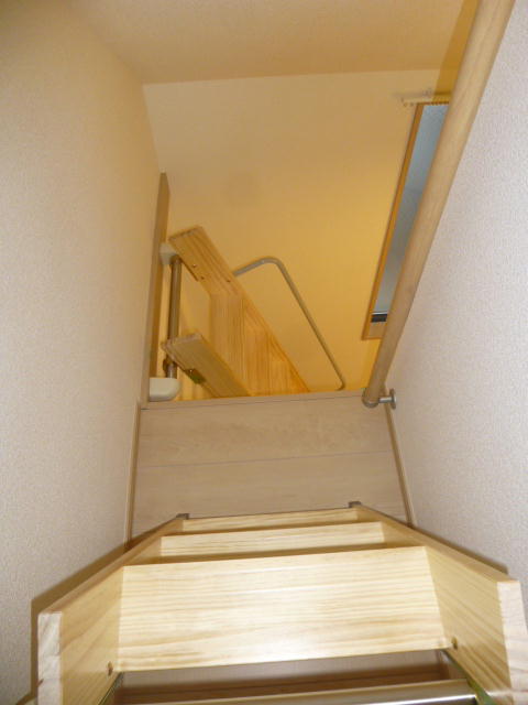 その他設備　踊り場付き弐段式ハシゴで昇り降り楽です。