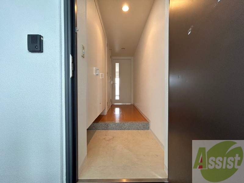 玄関　玄関です。白を基調としていて清潔感があります！