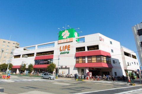 スーパー　ライフ 千川駅前店（スーパー）まで943m
