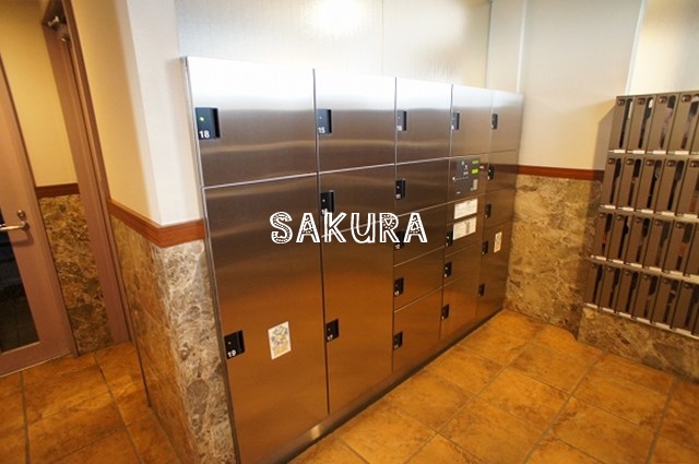 その他共有部分　外出の多い方でも安心の宅配ボックス付き♪