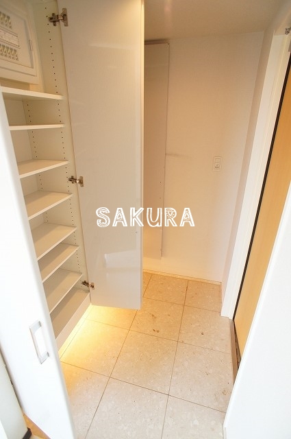 玄関　ゆったりとした玄関スペースです♪