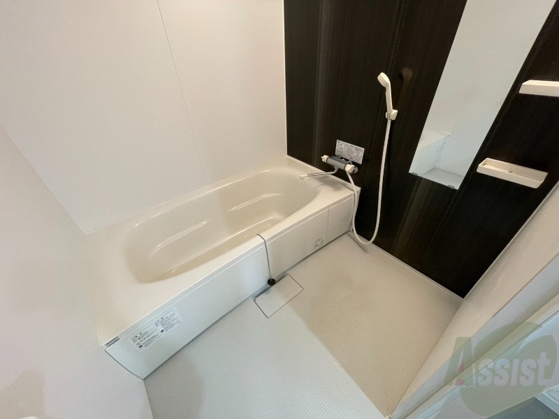 バス・シャワールーム　お風呂になります。一日の疲れを癒してくださいね。