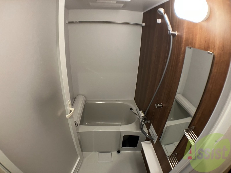 バス・シャワールーム　浴室は狭すぎず、シャワーも浴びやすそうです。