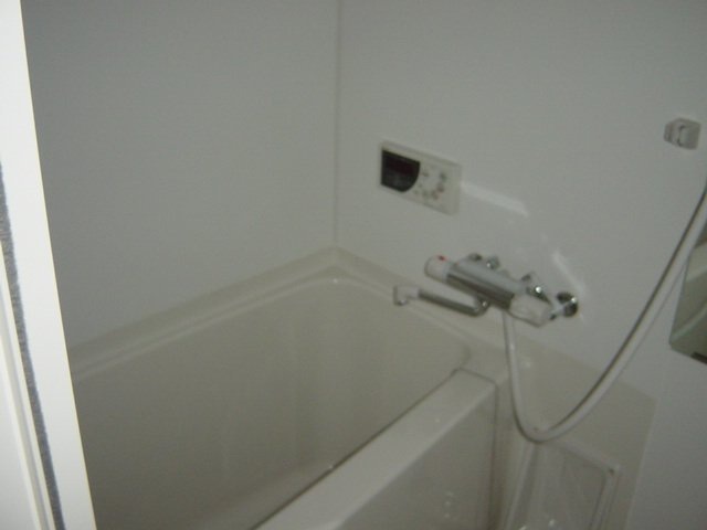 バス・シャワールーム　追い焚き・浴室乾燥機付きのお風呂です♪