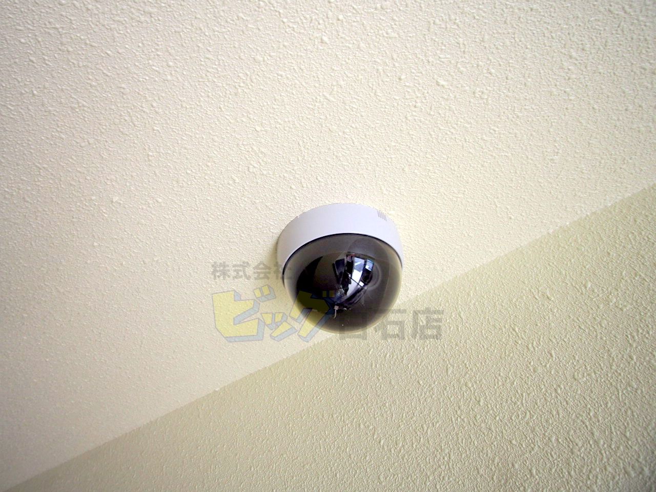 エントランス　共用部には防犯カメラを完備しています♪