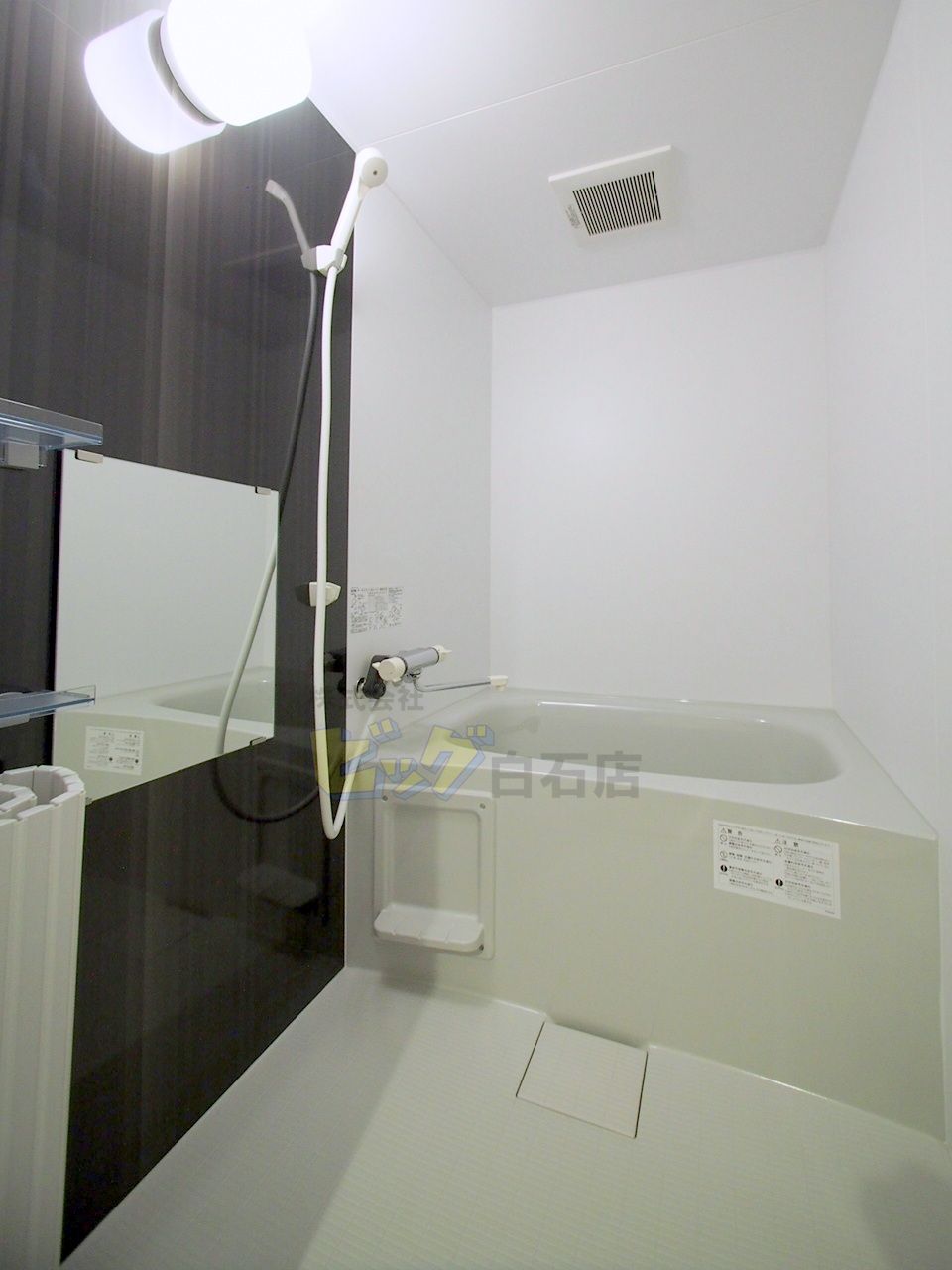 バス・シャワールーム　広々タイプのお風呂です♪