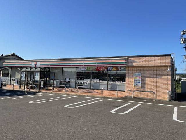 コンビニ　セブン・イレブン（コンビニ）まで850m