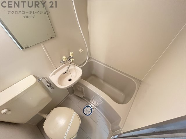 バス・シャワールーム　シンプルで機能的なユニットバスついてます♪