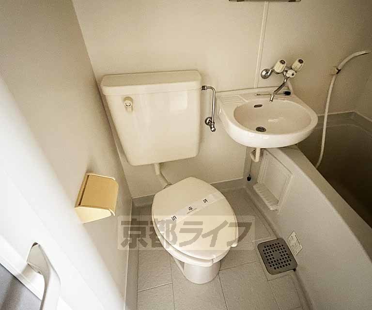 トイレ　清潔感あるユニットバス