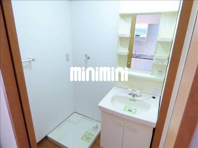 洗面設備　独立洗面台付きで便利ですね