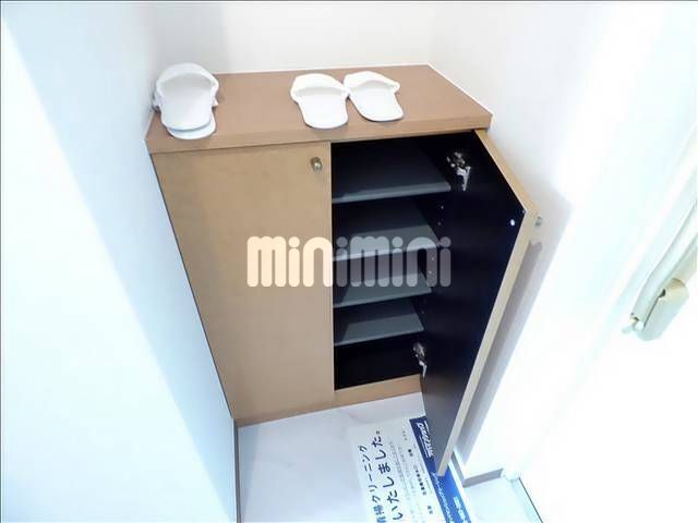 玄関　下駄箱付きで便利ですね