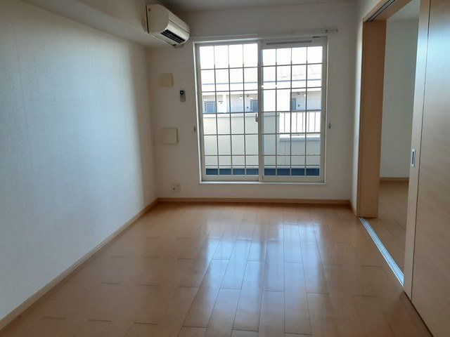 居室・リビング　こちらの居間で趣味の時間をお楽しみください