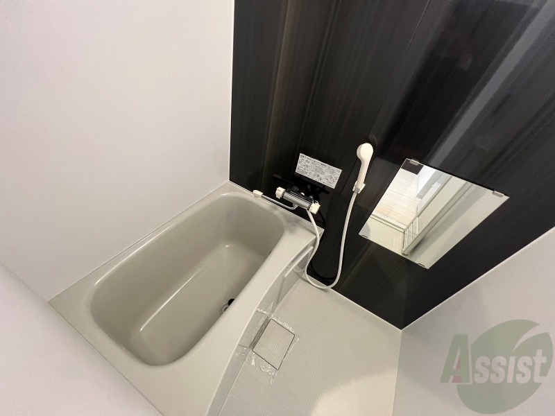 バス・シャワールーム　お風呂になります。一日の疲れを癒してくださいね。