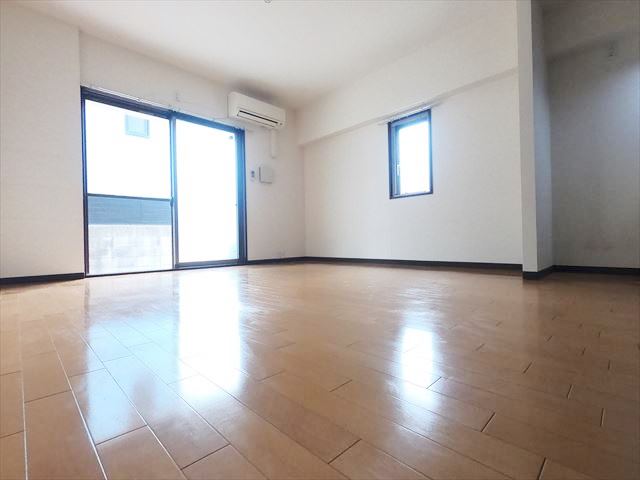 その他部屋・スペース　南西の2面採光、レイアウトし易く明るい洋室