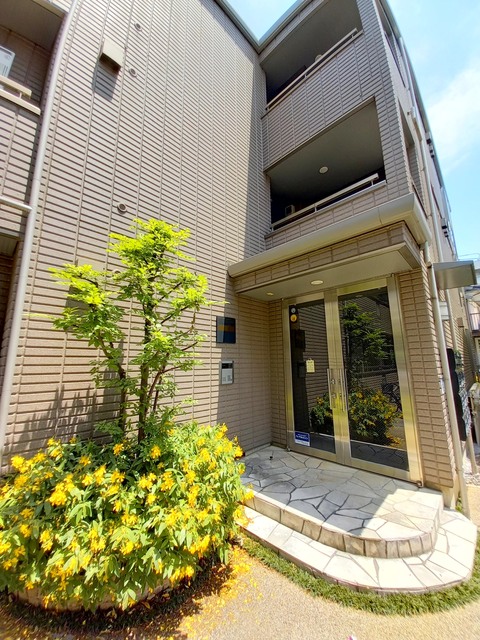 エントランス　★オートロック付きのエントランス★