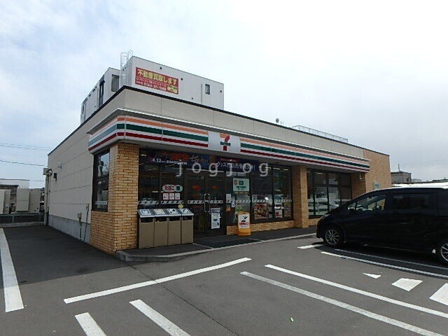 コンビニ　セブンイレブン苫小牧栄町3丁目店（コンビニ）まで70m