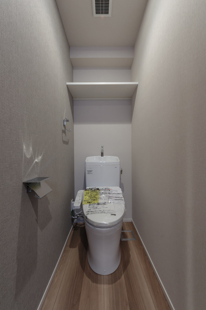 トイレ　※写真は同タイプ住戸です。