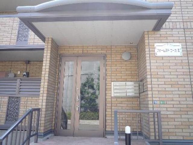 エントランス　オートロック＋防犯カメラ付き