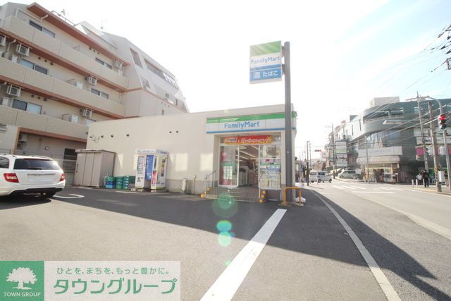 コンビニ　ファミリーマートスリーウェル新石川二丁目店（コンビニ）まで50m