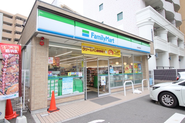 コンビニ　ファミリーマート　那古野南店（コンビニ）まで15m