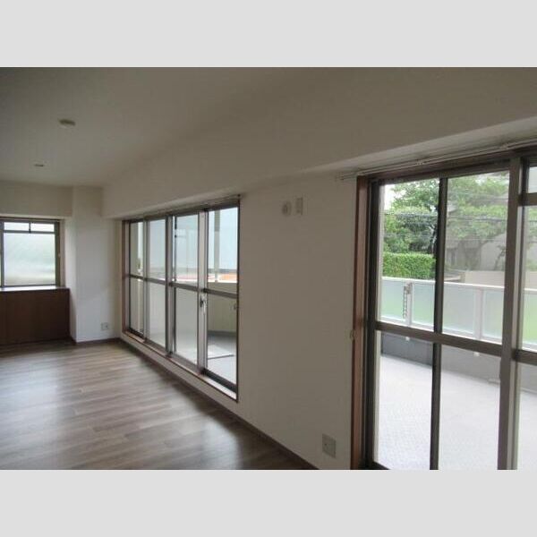 居室・リビング　17帖の広いリビング♪