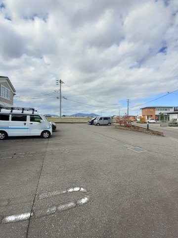 駐車場　駐車場があるので、車を買う予定の方も安心です