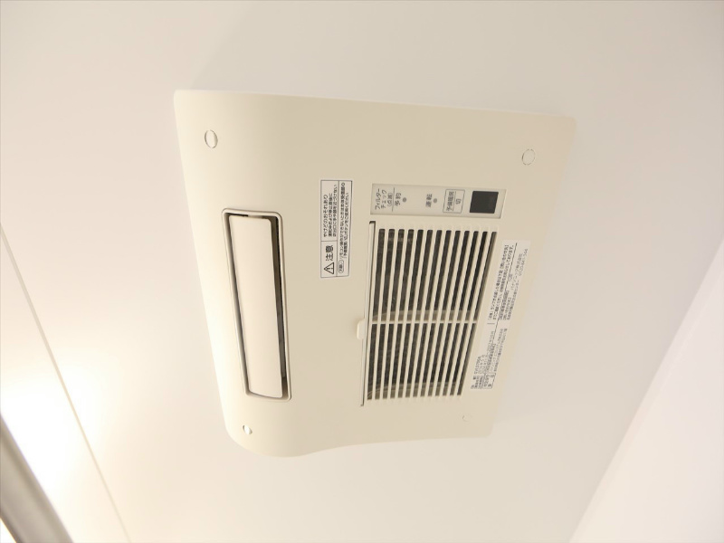 その他設備　浴室暖房乾燥機付き