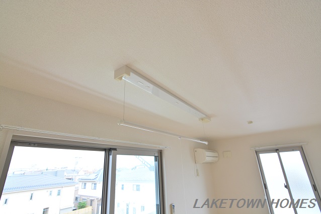 その他部屋・スペース　あると便利な室内物干し機能付です。